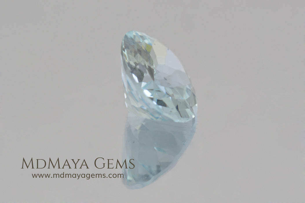 Very cute small blue Aquamarine Oval cut 1.33 ct