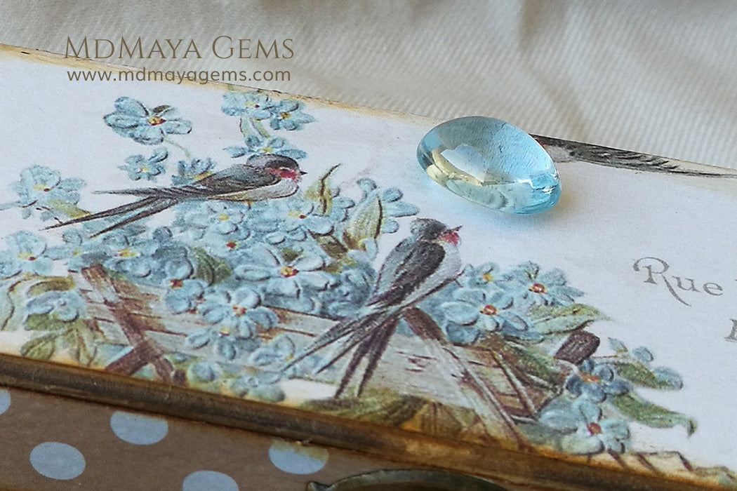 Unheated Blue Aquamarine Oval Cabochon Cut 13.40 ct under daylight