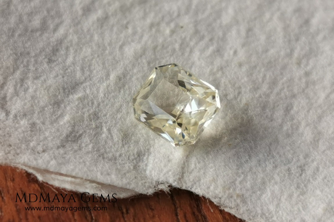  Light Yellow Sapphire. Radiant Cut. 0.92 ct. This elegant gemstone shows a delicate bright pale yellow, its quality of cut is very good. It will impressive in an engagement ring or something special, the best, its price. Don't miss it!