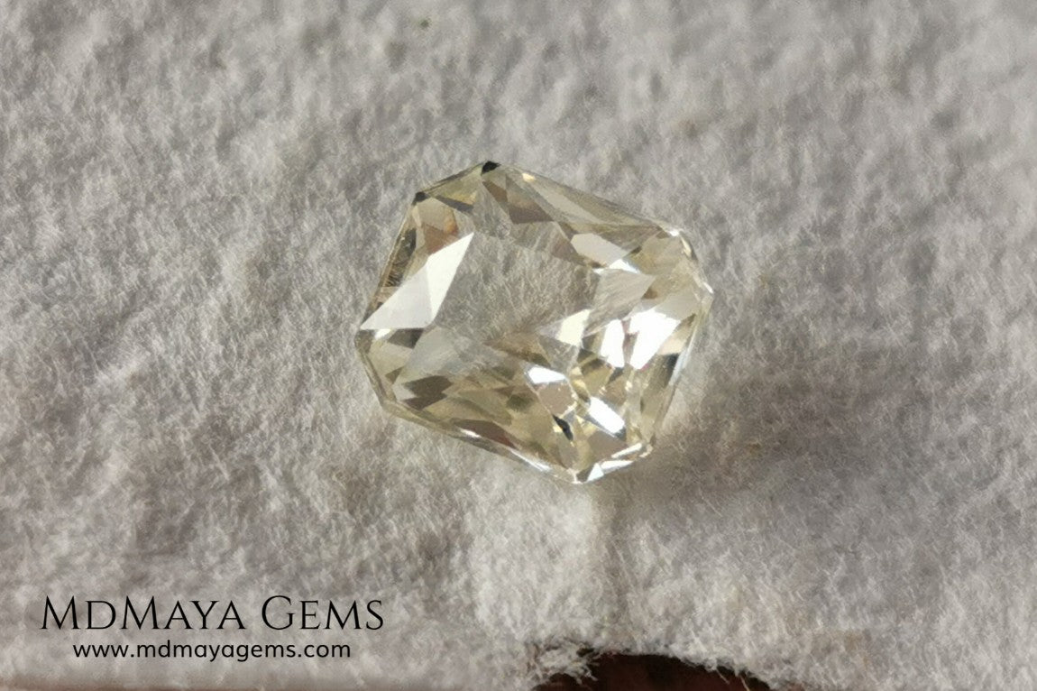  Light Yellow Sapphire. Radiant Cut. 0.92 ct. This elegant gemstone shows a delicate bright pale yellow, its quality of cut is very good. It will impressive in an engagement ring or something special, the best, its price. Don't miss it!