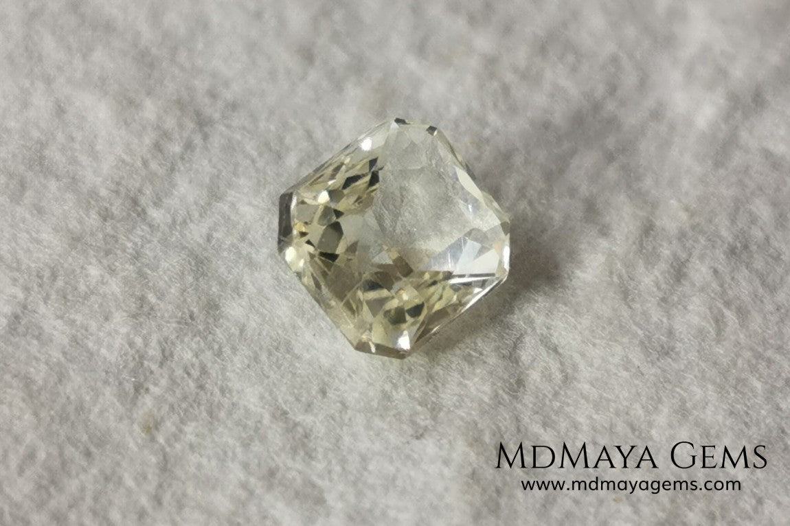  Light Yellow Sapphire. Radiant Cut. 0.92 ct. This elegant gemstone shows a delicate bright pale yellow, its quality of cut is very good. It will impressive in an engagement ring or something special, the best, its price. Don't miss it!
