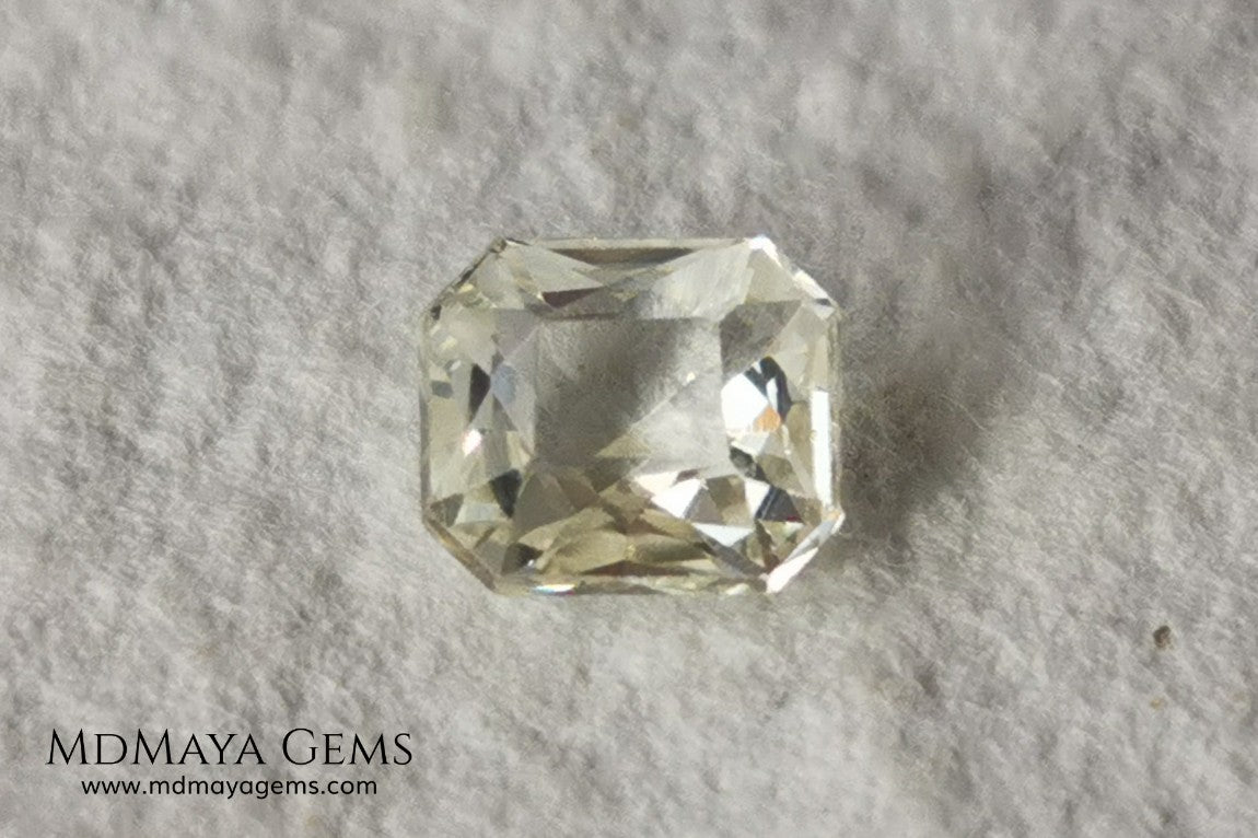  Light Yellow Sapphire. Radiant Cut. 0.92 ct. This elegant gemstone shows a delicate bright pale yellow, its quality of cut is very good. It will impressive in an engagement ring or something special, the best, its price. Don't miss it!