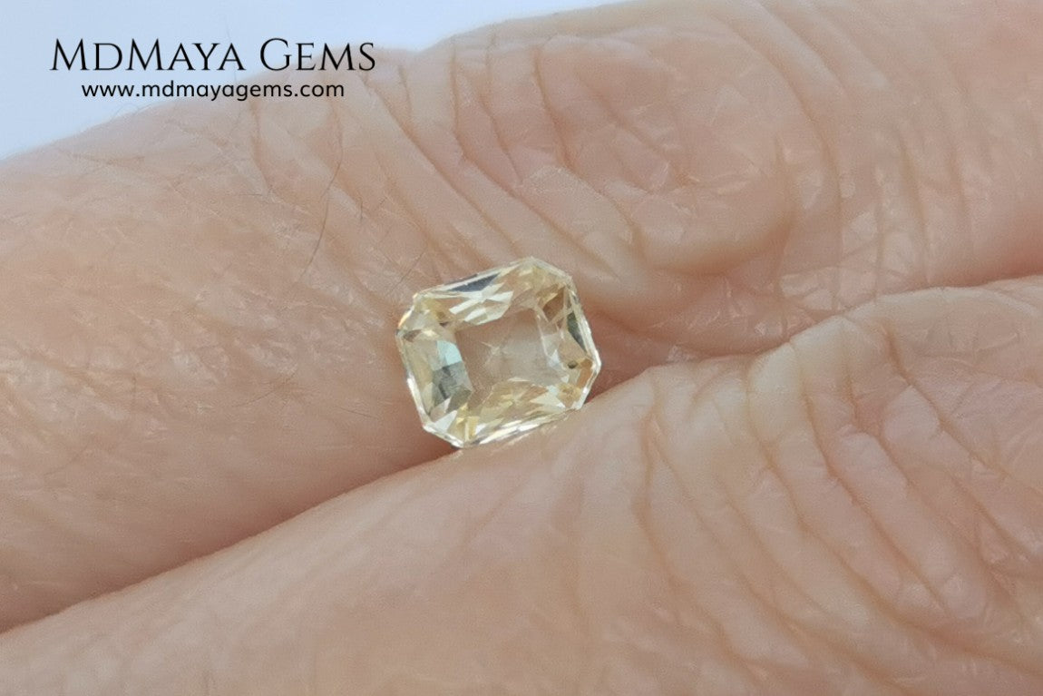  Light Yellow Sapphire. Radiant Cut. 0.92 ct. This elegant gemstone shows a delicate bright pale yellow, its quality of cut is very good. It will impressive in an engagement ring or something special, the best, its price. Don't miss it!