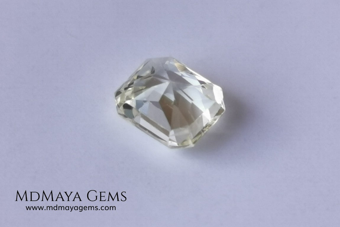  Light Yellow Sapphire. Radiant Cut. 0.92 ct. This elegant gemstone shows a delicate bright pale yellow, its quality of cut is very good. It will impressive in an engagement ring or something special, the best, its price. Don't miss it!