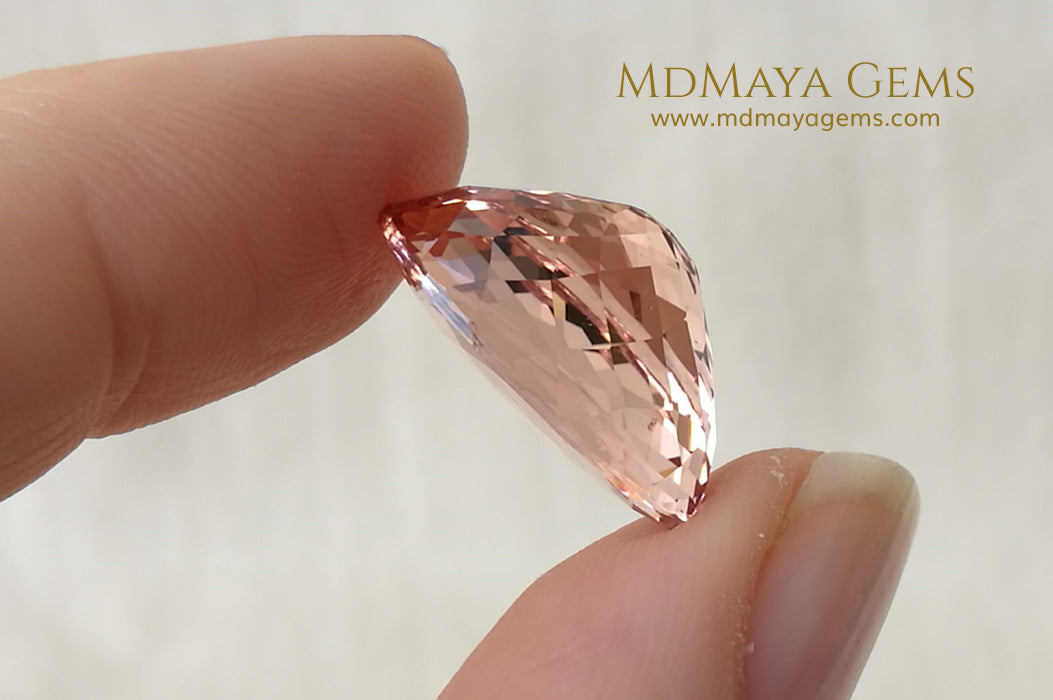 Luxury Pink Morganite 13.73 ct Oval cut