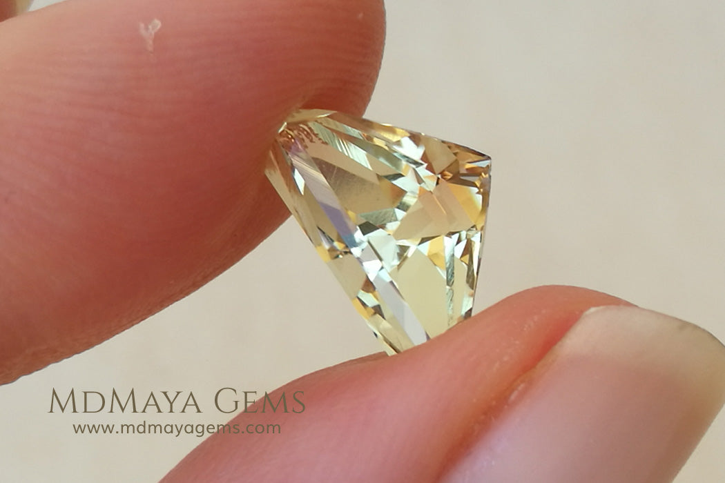 Yellow Oregon Sunstone Gem Fancy Cut 4.79 ct