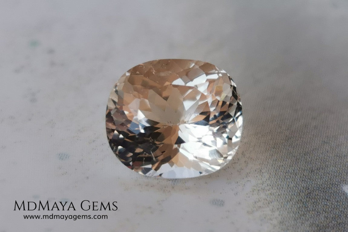 This Morganite has the salmon-to-peach color typical of untreated material. Oval 