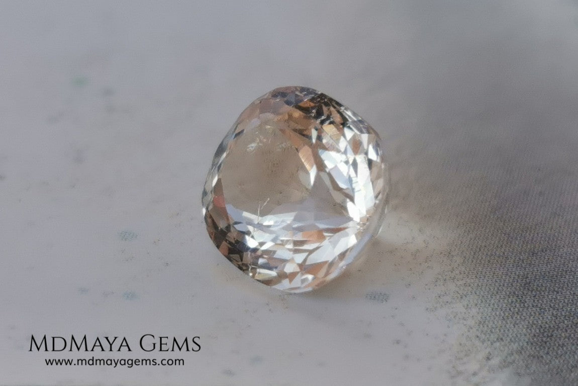 This Morganite has the salmon-to-peach color typical of untreated material. Oval 