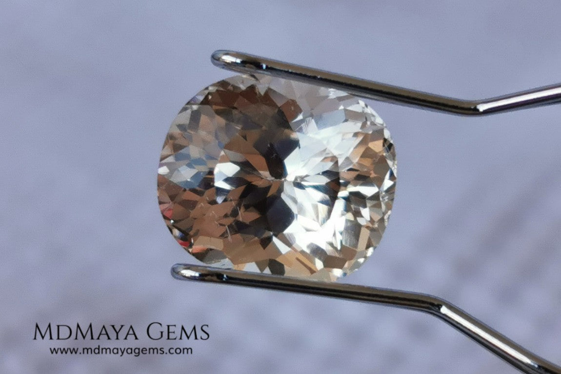 This Morganite has the salmon-to-peach color typical of untreated material. Oval 