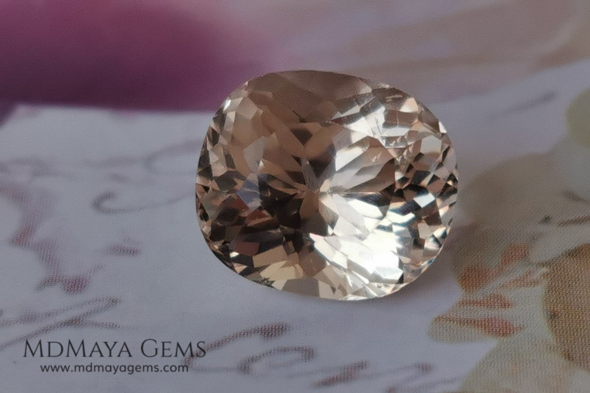 This Morganite has the salmon-to-peach color typical of untreated material. Oval 