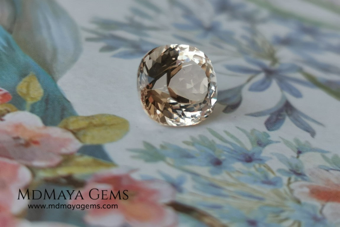This Morganite has the salmon-to-peach color typical of untreated material. Oval 