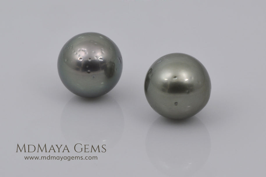 Round Tahitian Pearls Pair 14.79