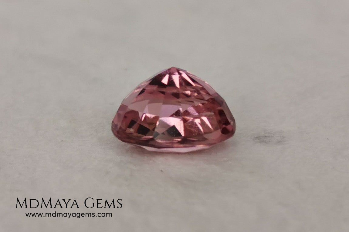 Pink tourmaline, 3.10 ct, oval cut. This beautiful gemstone has an excellent cut, its size neither large nor small makes it ideal for a ring, regarding its color it shows a beautiful delicate pink