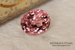 Pink tourmaline, 3.10 ct, oval cut. This beautiful gemstone has an excellent cut, its size neither large nor small makes it ideal for a ring, regarding its color it shows a beautiful delicate pink
