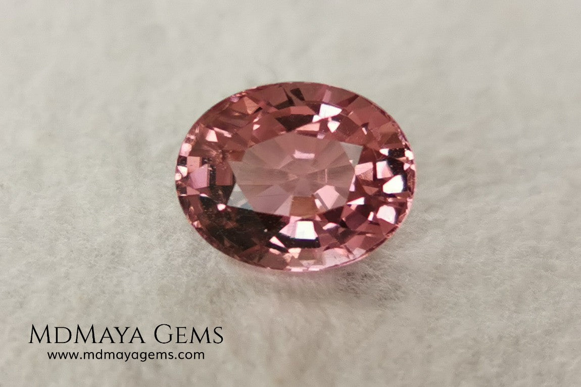 Pink tourmaline, 3.10 ct, oval cut. This beautiful gemstone has an excellent cut, its size neither large nor small makes it ideal for a ring, regarding its color it shows a beautiful delicate pink