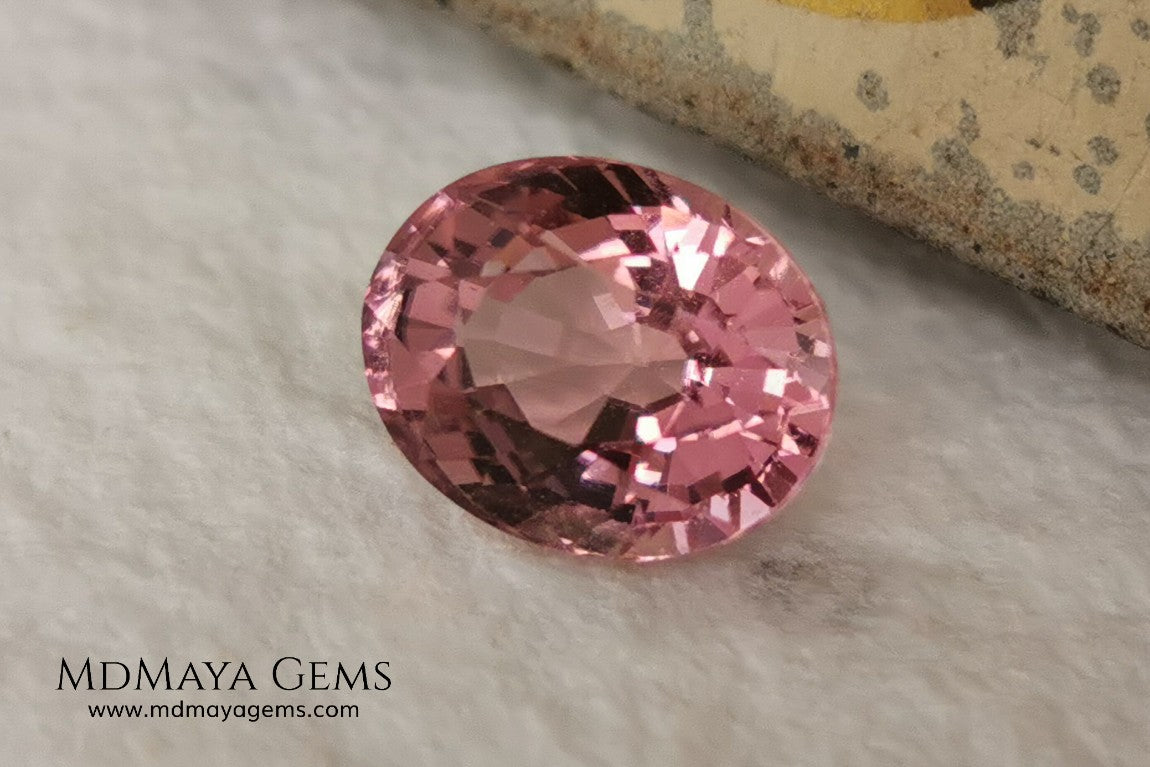 Pink tourmaline, 3.10 ct, oval cut. This beautiful gemstone has an excellent cut, its size neither large nor small makes it ideal for a ring, regarding its color it shows a beautiful delicate pink