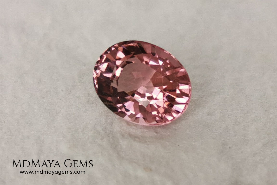 Pink tourmaline, 3.10 ct, oval cut. This beautiful gemstone has an excellent cut, its size neither large nor small makes it ideal for a ring, regarding its color it shows a beautiful delicate pink