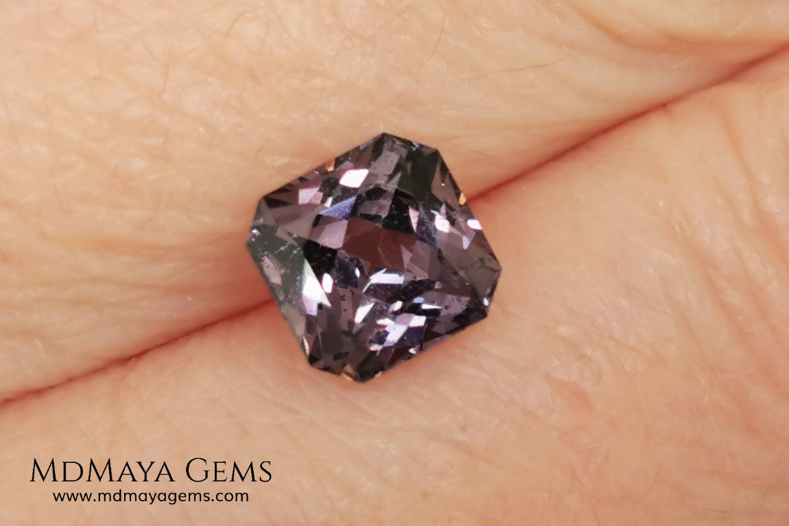 Lovely light purple spinel, 2.15 ct square cut. This precious natural gem has perfect proportions, which make it beautiful in any kind of light. Its purple color under fluorescent light is much more vivid and brilliant in all its facets. A preciousness that will look ideal in a ring. Do not miss it if you are a spinel lover.