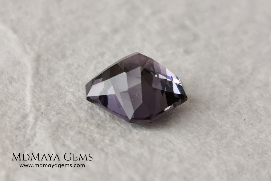 Lovely light purple spinel, 2.15 ct square cut. This precious natural gem has perfect proportions, which make it beautiful in any kind of light. Its purple color under fluorescent light is much more vivid and brilliant in all its facets. A preciousness that will look ideal in a ring. Do not miss it if you are a spinel lover.