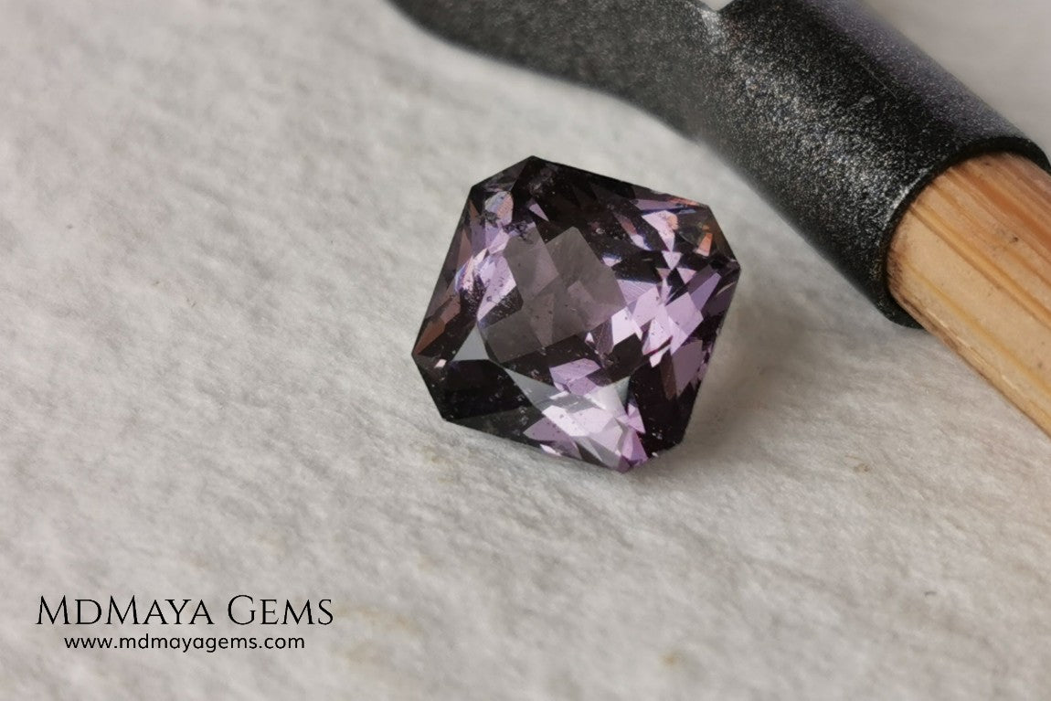 Lovely light purple spinel, 2.15 ct square cut. This precious natural gem has perfect proportions, which make it beautiful in any kind of light. Its purple color under fluorescent light is much more vivid and brilliant in all its facets. A preciousness that will look ideal in a ring. Do not miss it if you are a spinel lover.