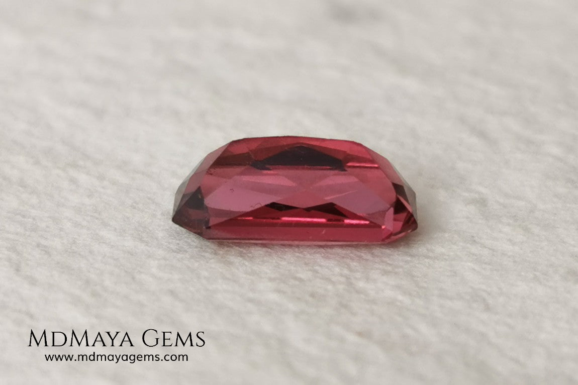 Pink garnet 1.96 ct rectangular cut. This gem shows a very intense reddish pink color, it has an exquisite and very elegant cut. If you are looking for a natural gem, without any treatment, reddish in color and at an incredible price, do not hesitate.