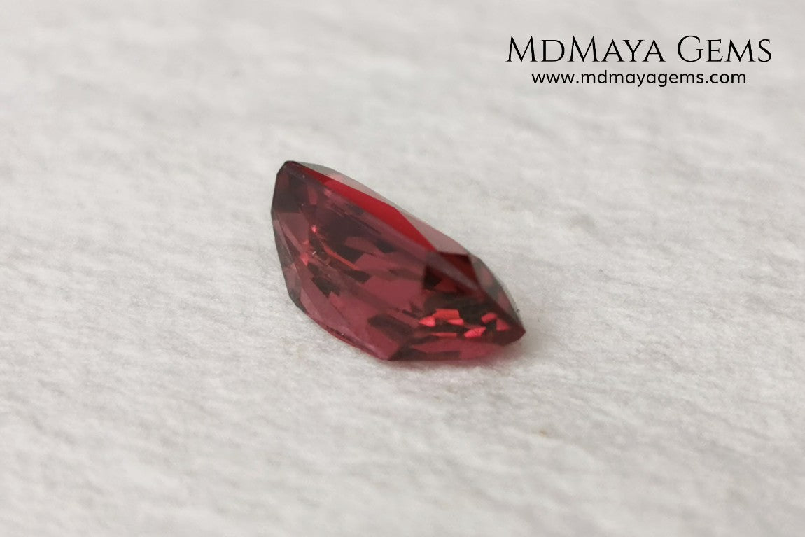 Pink garnet 1.96 ct rectangular cut. This gem shows a very intense reddish pink color, it has an exquisite and very elegant cut. If you are looking for a natural gem, without any treatment, reddish in color and at an incredible price, do not hesitate.