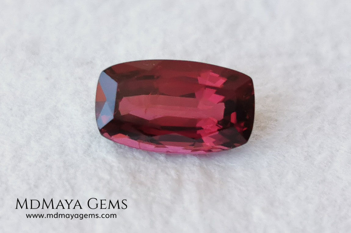 Rhodolite, 2.01 ct, cushion cut. This affordable gem has an excellent cut, very well proportioned, which makes purplish red glitters come out of its facets at the slightest movement. It has a very good measurement, since although it is a two-carat gemstone, it would look amazing in a ring or pendant.