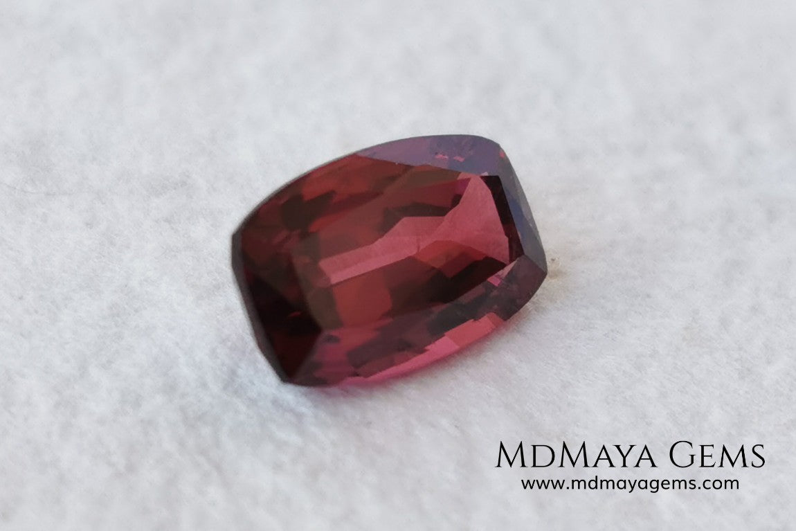 Rhodolite, 2.01 ct, cushion cut. This affordable gem has an excellent cut, very well proportioned, which makes purplish red glitters come out of its facets at the slightest movement. It has a very good measurement, since although it is a two-carat gemstone, it would look amazing in a ring or pendant.
