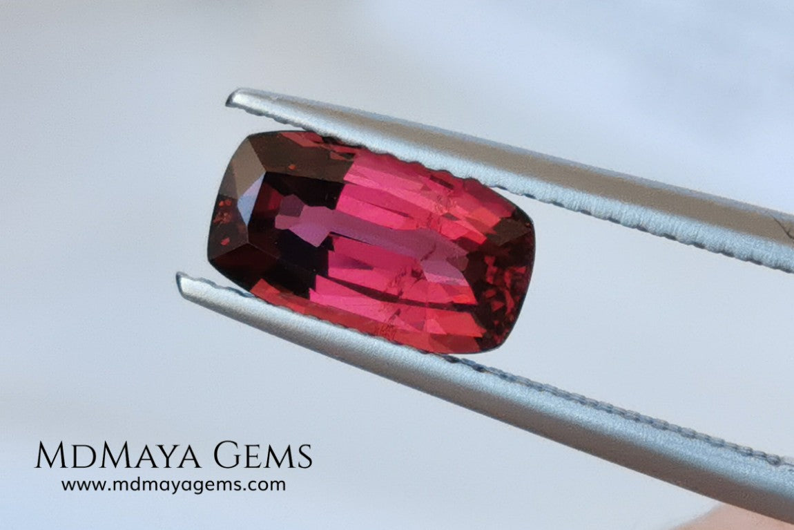 Rhodolite, 2.01 ct, cushion cut. This affordable gem has an excellent cut, very well proportioned, which makes purplish red glitters come out of its facets at the slightest movement. It has a very good measurement, since although it is a two-carat gemstone, it would look amazing in a ring or pendant.