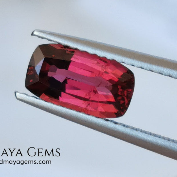 Rhodolite, 2.01 ct, cushion cut. This affordable gem has an excellent cut, very well proportioned, which makes purplish red glitters come out of its facets at the slightest movement. It has a very good measurement, since although it is a two-carat gemstone, it would look amazing in a ring or pendant.