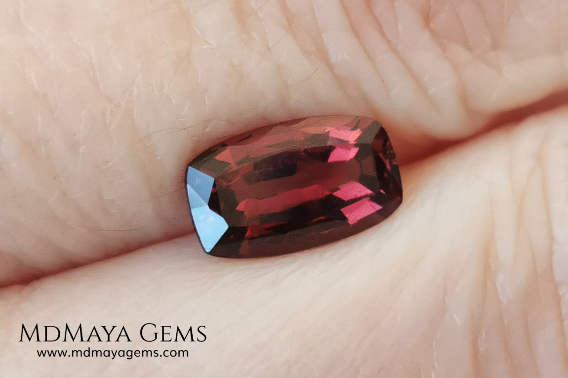 Rhodolite, 2.01 ct, cushion cut. This affordable gem has an excellent cut, very well proportioned, which makes purplish red glitters come out of its facets at the slightest movement. It has a very good measurement, since although it is a two-carat gemstone, it would look amazing in a ring or pendant.
