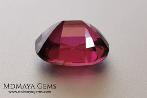 Vivid reddish purple rhodolite garnet. Oval cut, 3.87 ct.  This beauty has a story behind it, it came into my hands like a rubellite, when I analyzed it I saw that it was a garnet and not a tourmaline, I did not return it, since it has a beautiful color, very saturated, a good size and proportions, it has a very small nick in the girdle, but I'm sure it will look beautiful in any piece of jewelry you can imagine, yes, like a rhodolite garnet.