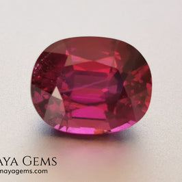 Vivid reddish purple rhodolite garnet. Oval cut, 3.87 ct.  This beauty has a story behind it, it came into my hands like a rubellite, when I analyzed it I saw that it was a garnet and not a tourmaline, I did not return it, since it has a beautiful color, very saturated, a good size and proportions, it has a very small nick in the girdle, but I'm sure it will look beautiful in any piece of jewelry you can imagine, yes, like a rhodolite garnet.