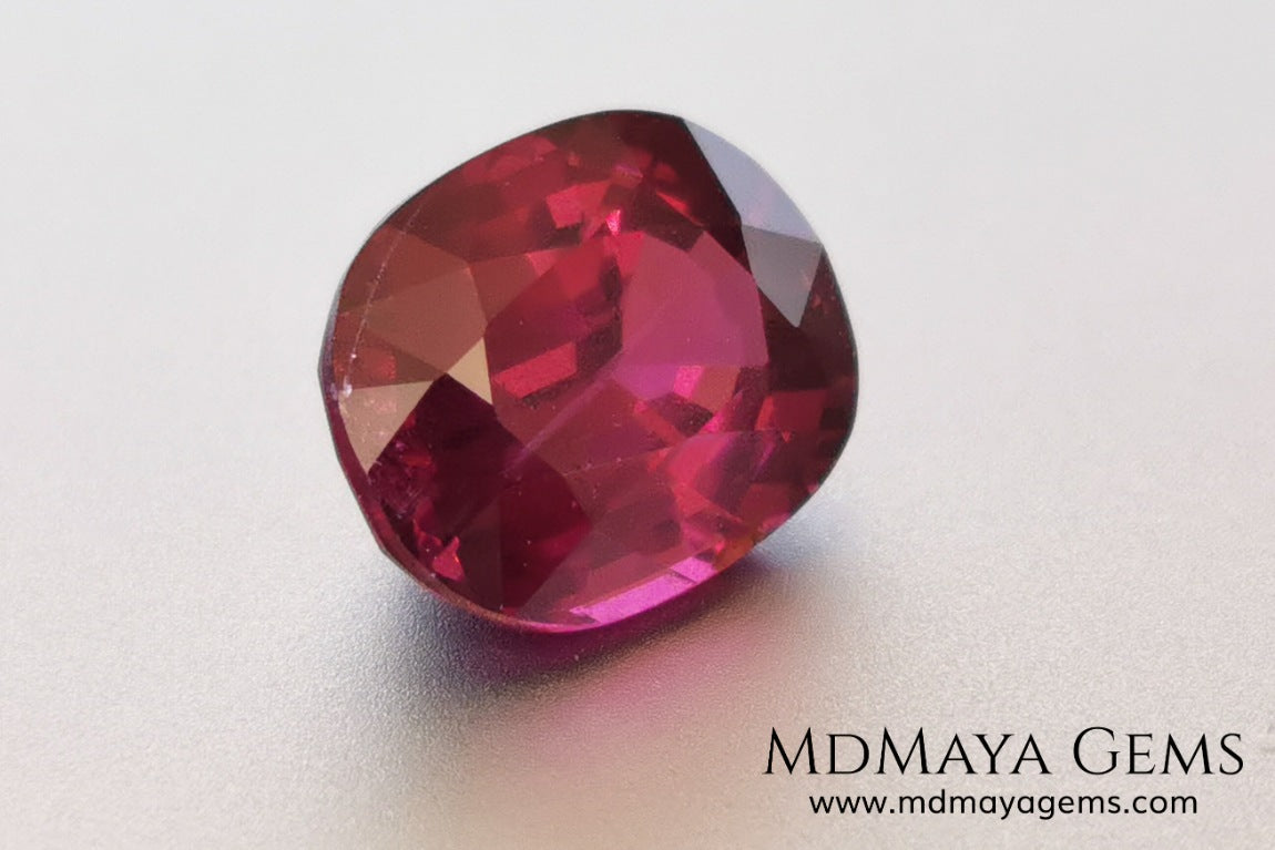 Vivid reddish purple rhodolite garnet. Oval cut, 3.87 ct.  This beauty has a story behind it, it came into my hands like a rubellite, when I analyzed it I saw that it was a garnet and not a tourmaline, I did not return it, since it has a beautiful color, very saturated, a good size and proportions, it has a very small nick in the girdle, but I'm sure it will look beautiful in any piece of jewelry you can imagine, yes, like a rhodolite garnet.