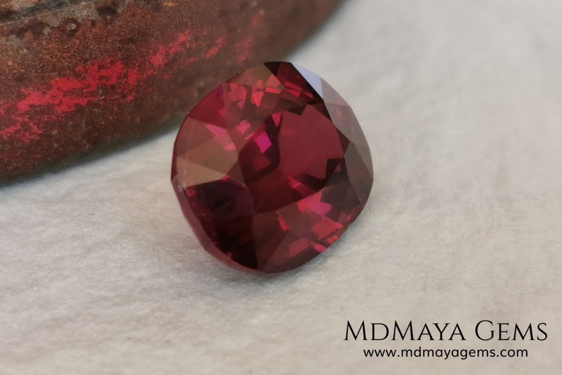 Vivid reddish purple rhodolite garnet. Oval cut, 3.87 ct.  This beauty has a story behind it, it came into my hands like a rubellite, when I analyzed it I saw that it was a garnet and not a tourmaline, I did not return it, since it has a beautiful color, very saturated, a good size and proportions, it has a very small nick in the girdle, but I'm sure it will look beautiful in any piece of jewelry you can imagine, yes, like a rhodolite garnet.