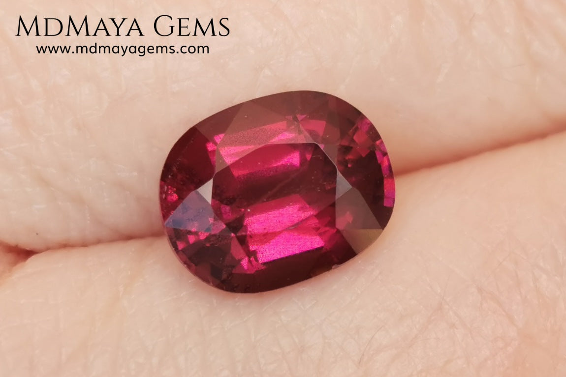 Vivid reddish purple rhodolite garnet. Oval cut, 3.87 ct.  This beauty has a story behind it, it came into my hands like a rubellite, when I analyzed it I saw that it was a garnet and not a tourmaline, I did not return it, since it has a beautiful color, very saturated, a good size and proportions, it has a very small nick in the girdle, but I'm sure it will look beautiful in any piece of jewelry you can imagine, yes, like a rhodolite garnet.