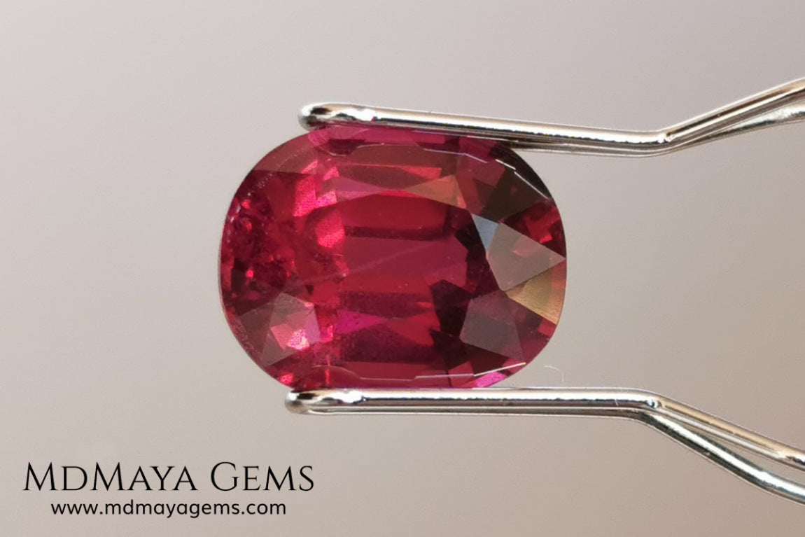 Vivid reddish purple rhodolite garnet. Oval cut, 3.87 ct.  This beauty has a story behind it, it came into my hands like a rubellite, when I analyzed it I saw that it was a garnet and not a tourmaline, I did not return it, since it has a beautiful color, very saturated, a good size and proportions, it has a very small nick in the girdle, but I'm sure it will look beautiful in any piece of jewelry you can imagine, yes, like a rhodolite garnet.