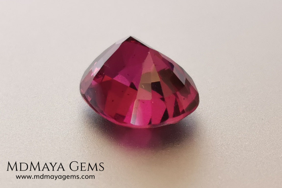 Vivid reddish purple rhodolite garnet. Oval cut, 3.87 ct.  This beauty has a story behind it, it came into my hands like a rubellite, when I analyzed it I saw that it was a garnet and not a tourmaline, I did not return it, since it has a beautiful color, very saturated, a good size and proportions, it has a very small nick in the girdle, but I'm sure it will look beautiful in any piece of jewelry you can imagine, yes, like a rhodolite garnet.