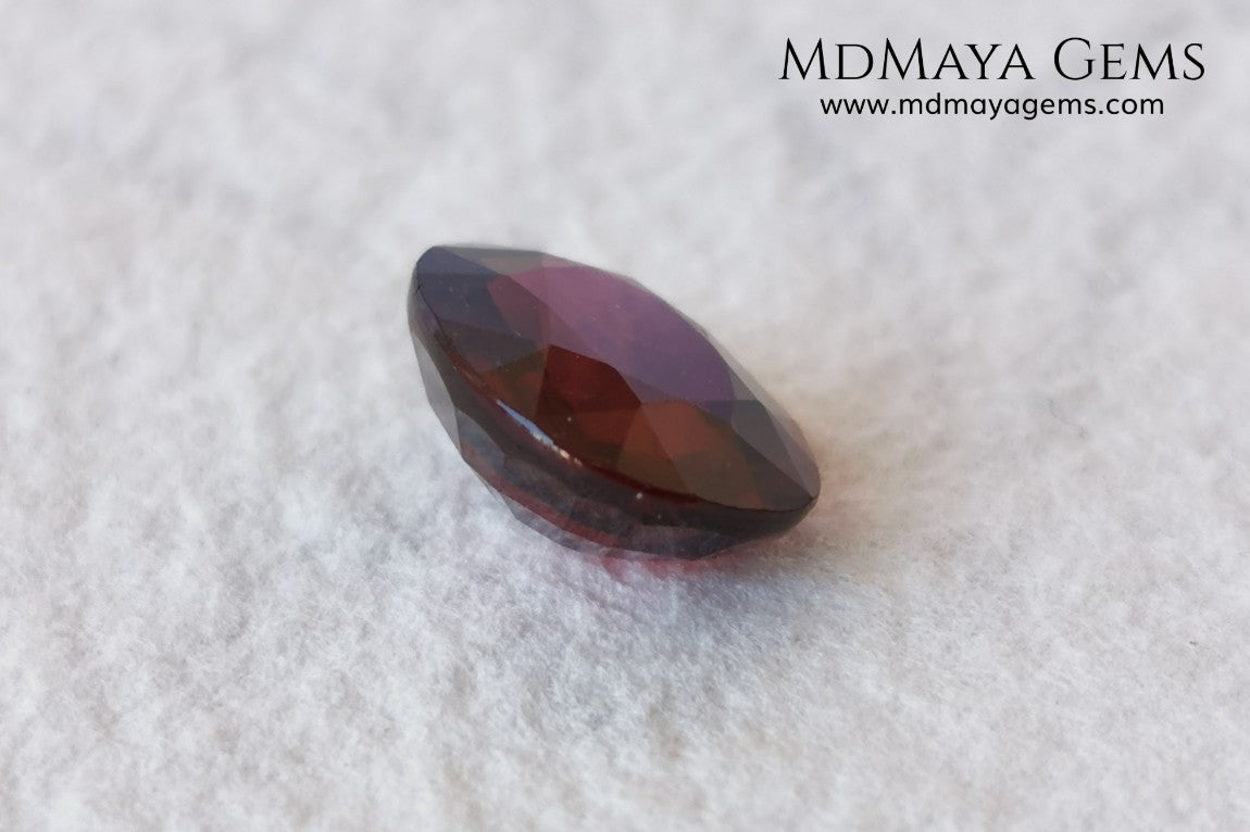 Dark Red Rhodolite, 5.09 ct, oval cut. Elegante dark natural and untreated gemstone. 