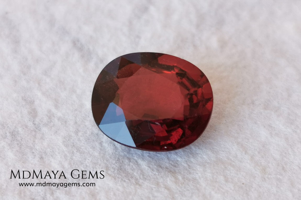 Dark Red Rhodolite, 5.09 ct, oval cut. Elegante dark natural and untreated gemstone. 