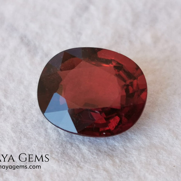 Dark Red Rhodolite, 5.09 ct, oval cut. Elegante dark natural and untreated gemstone. 