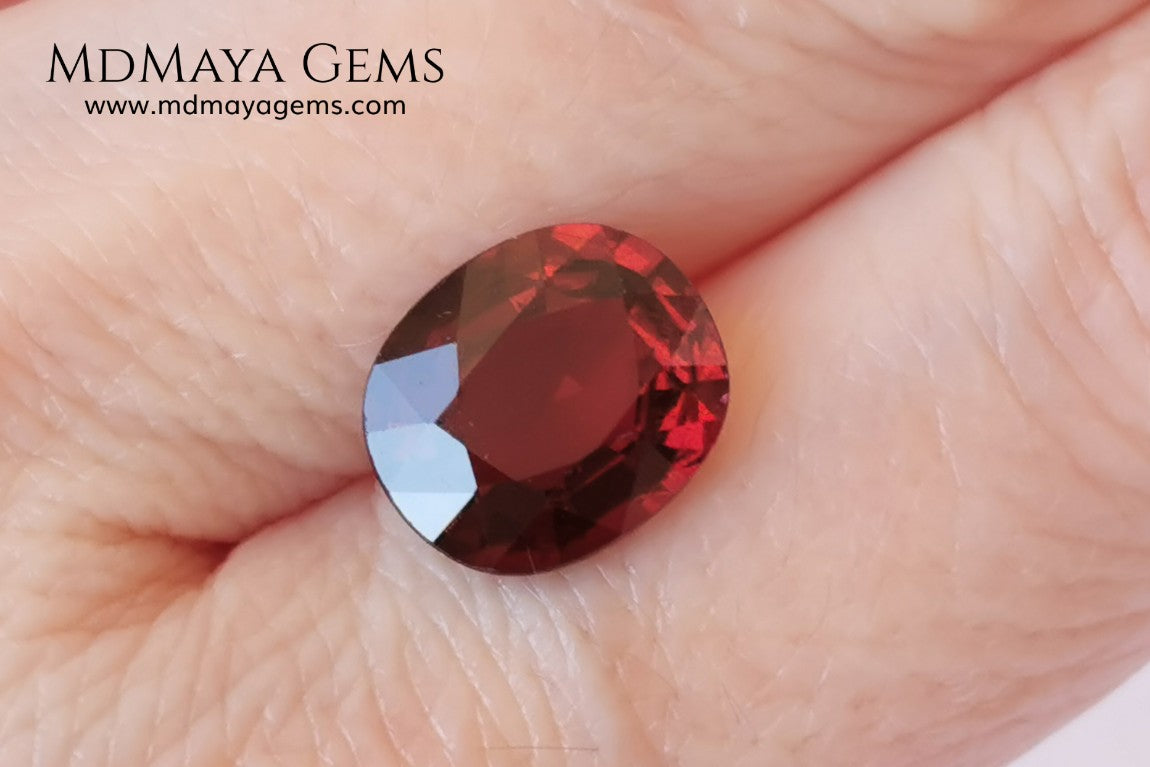 Dark Red Rhodolite, 5.09 ct, oval cut. Elegante dark natural and untreated gemstone. 