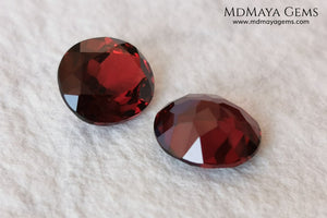 Dark Red Rhodolite Pair, 5.24 ct, oval cut. This beautiful pair of rhodolites shows a dark red color, although it is full of life and sparkles. It has a very good size and they will look incredibly beautiful on some earrings or on a pair of cufflinks.