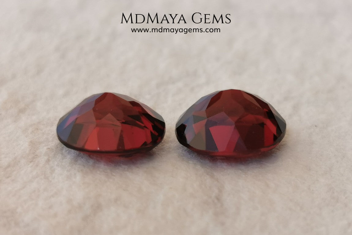 Dark Red Rhodolite Pair, 5.24 ct, oval cut. This beautiful pair of rhodolites shows a dark red color, although it is full of life and sparkles. It has a very good size and they will look incredibly beautiful on some earrings or on a pair of cufflinks.