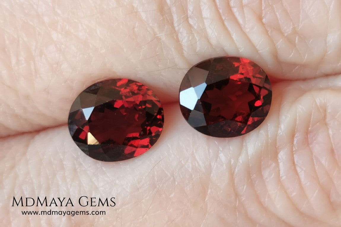 Dark Red Rhodolite Pair, 5.24 ct, oval cut. This beautiful pair of rhodolites shows a dark red color, although it is full of life and sparkles. It has a very good size and they will look incredibly beautiful on some earrings or on a pair of cufflinks.
