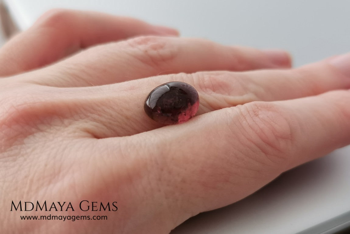 Large tourmaline rubellite, 6.16 ct, oval cabochon cut. Beautiful natural gem ideal for your personalized jewelry. This purplish red cabochon has a good size for a ring. Good price.