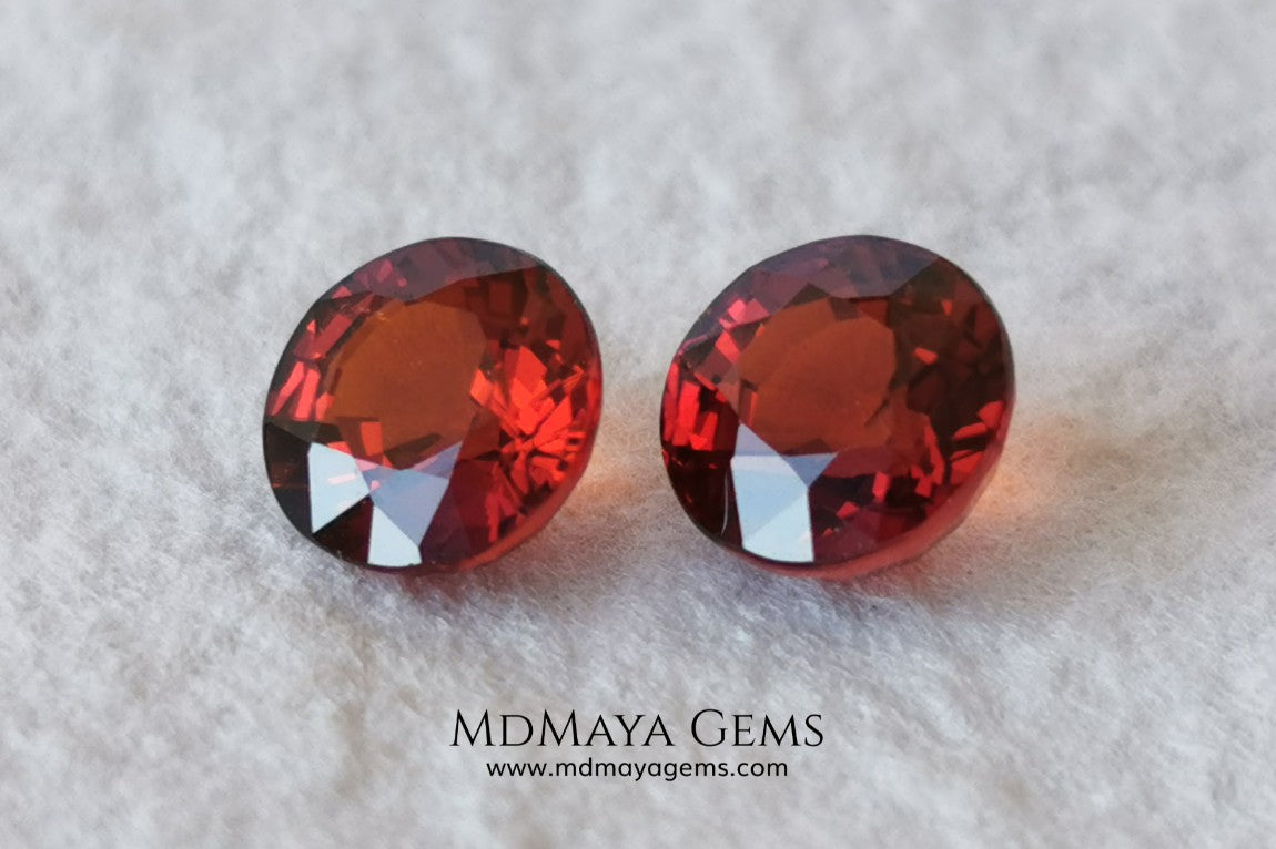 Dark Reddish Orange Spessartite Garnet Pair. 2.69 ct. Round cut. This pair of spessartites show a very saturated color and an incredible brightness, they will be amazing on some earrings. Pure color.