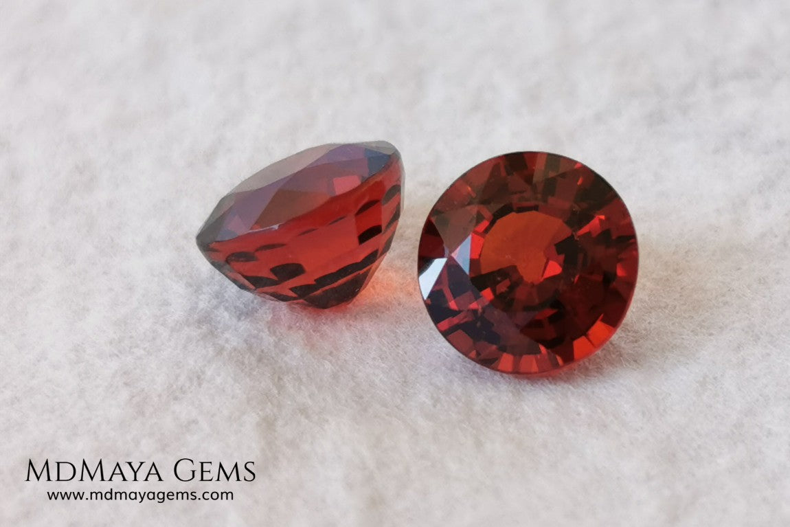 Dark Reddish Orange Spessartite Garnet Pair. 2.69 ct. Round cut. This pair of spessartites show a very saturated color and an incredible brightness, they will be amazing on some earrings. Pure color.