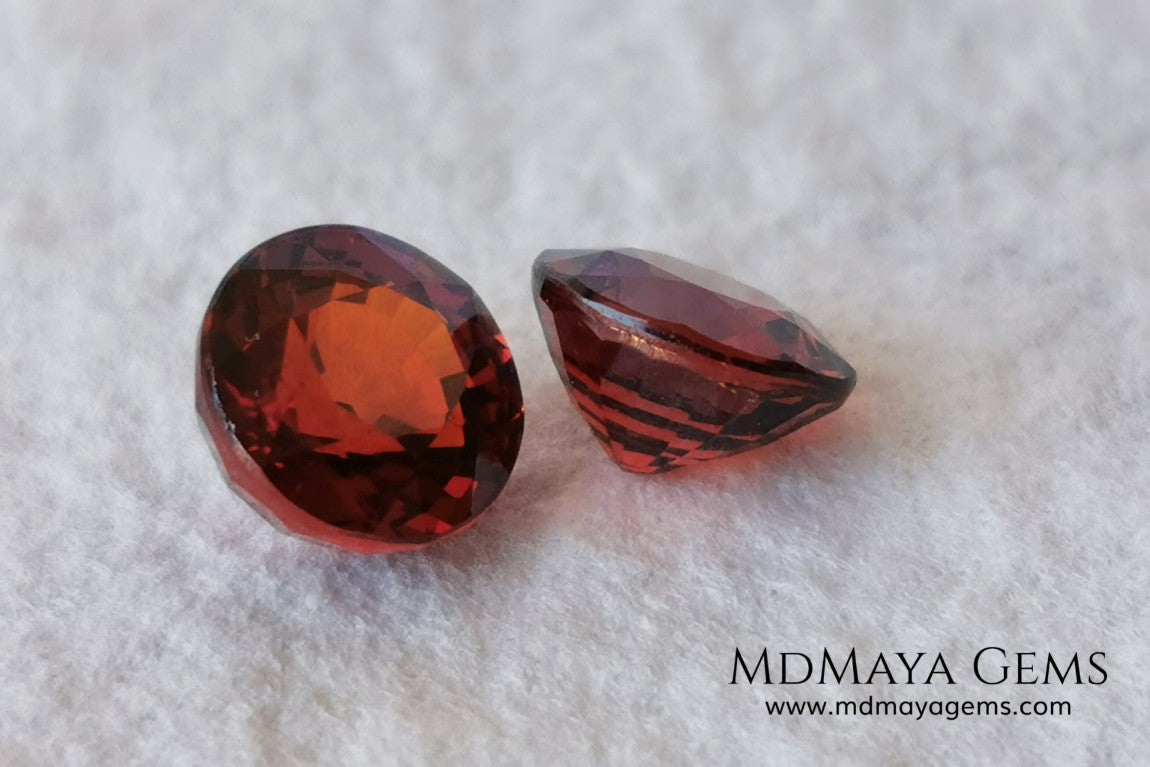 Dark Reddish Orange Spessartite Garnet Pair. 2.69 ct. Round cut. This pair of spessartites show a very saturated color and an incredible brightness, they will be amazing on some earrings. Pure color.