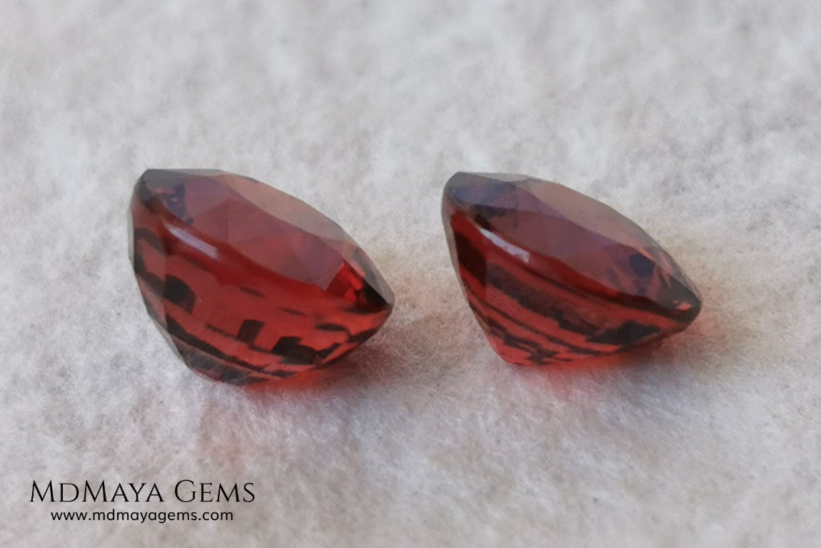 Dark Reddish Orange Spessartite Garnet Pair. 2.69 ct. Round cut. This pair of spessartites show a very saturated color and an incredible brightness, they will be amazing on some earrings. Pure color.